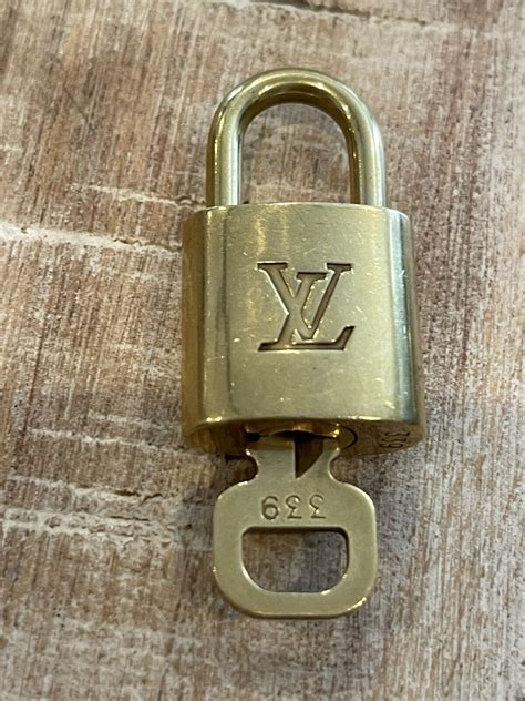 eclair louis vuitton|authentic louis vuitton padlock.